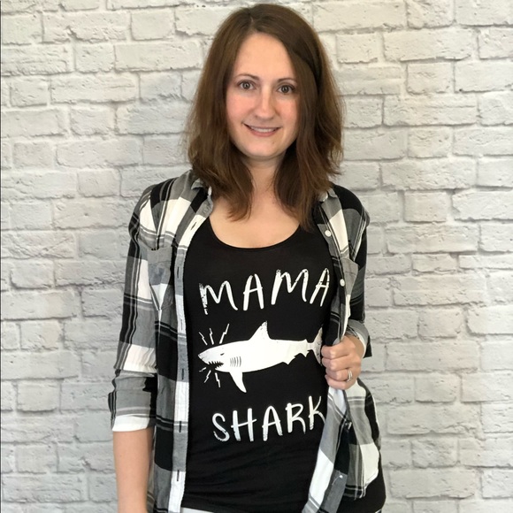 *ONE Left Bear Dance | Mama Shark Graphic Tank Top - Picture 5 of 8